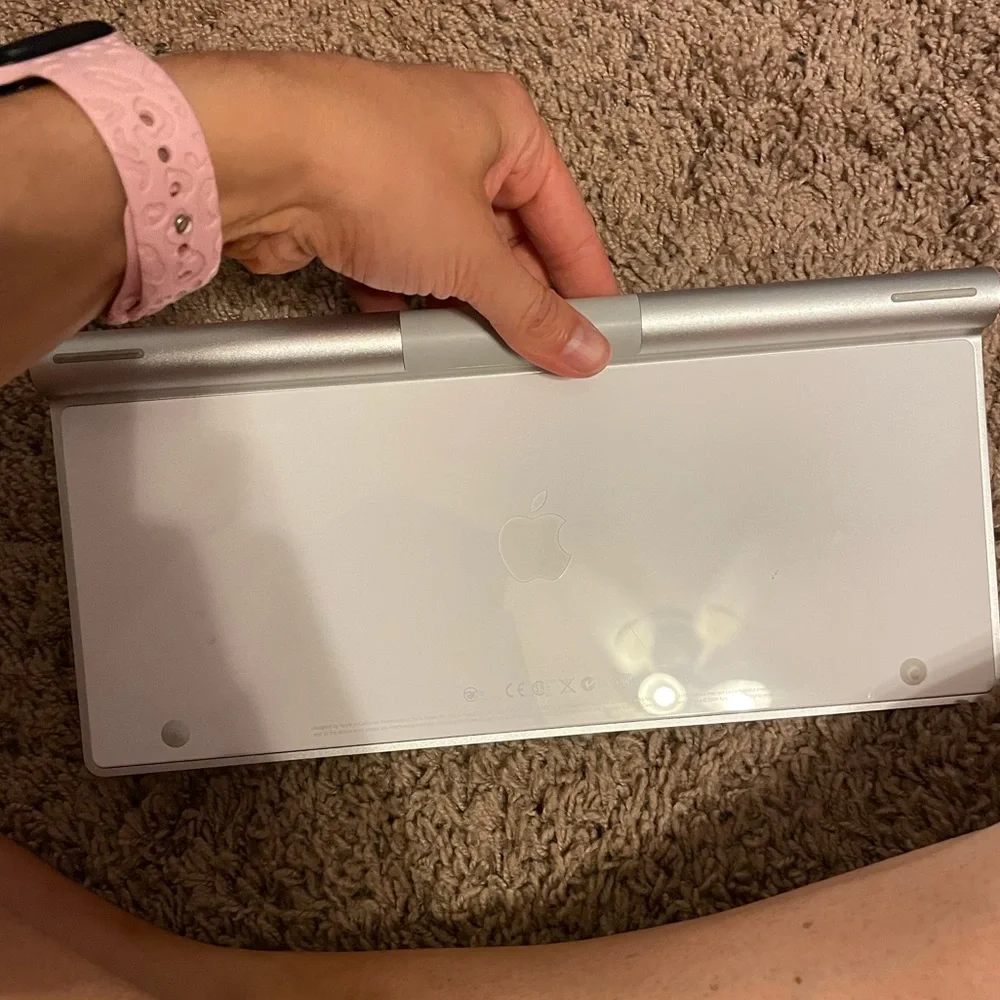 Apple wireless magic keyboard